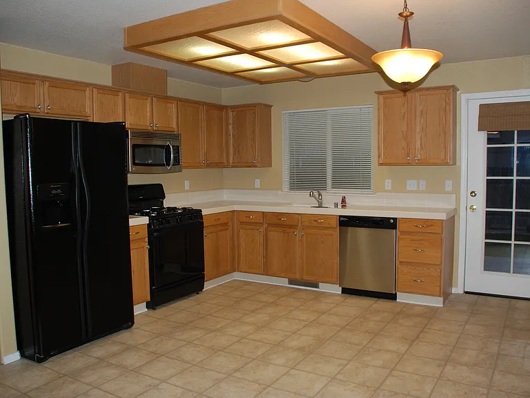 1610 Westmont Ln — Photo 10