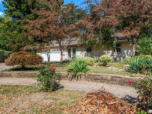 2833 White Plains Ct, Springfield, IL 62704