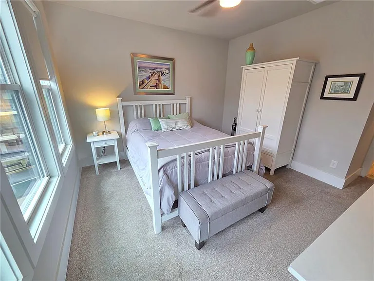 318 Gibson St SE — Photo 32