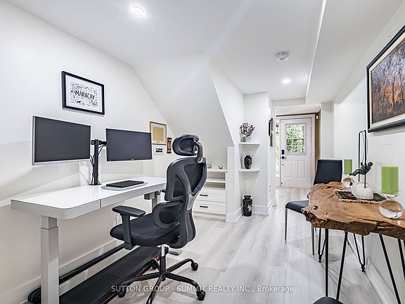 5th image of 1270 Gainsborough Dr #1