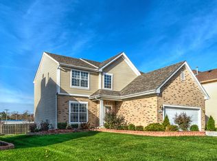 6 Augusta Dr, Streamwood, IL