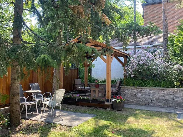 2675 Bloor St W — Photo 13
