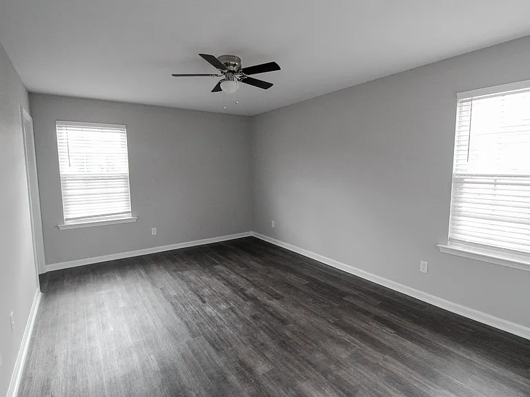 211 Evans Ter — Photo 26