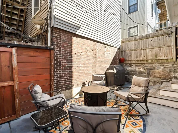 372 Silver St #1, Boston, MA 02127