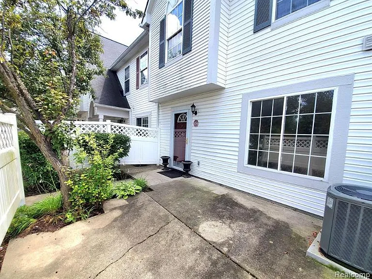 30346 Nantucket Dr #86 — Photo 4