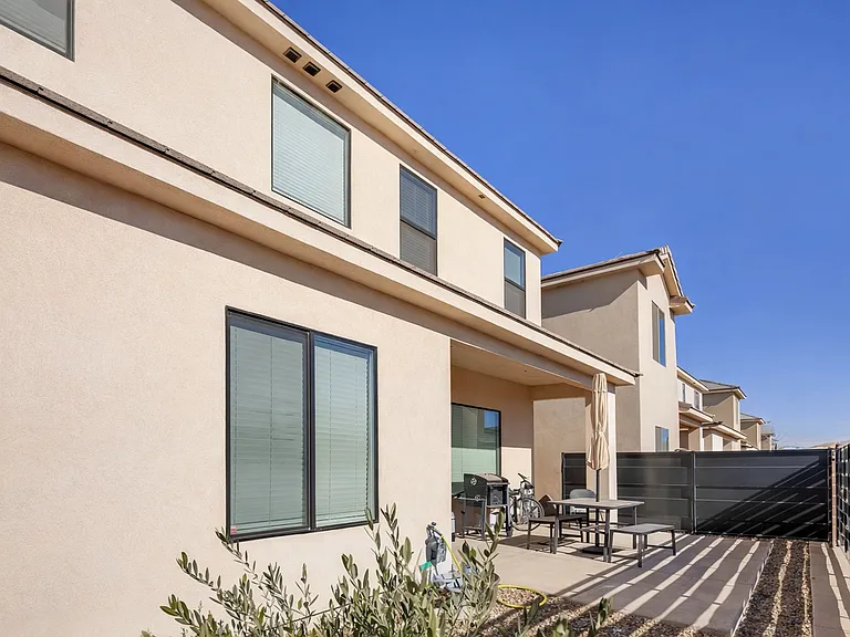 539 S Stewart Creek Cv — Photo 25