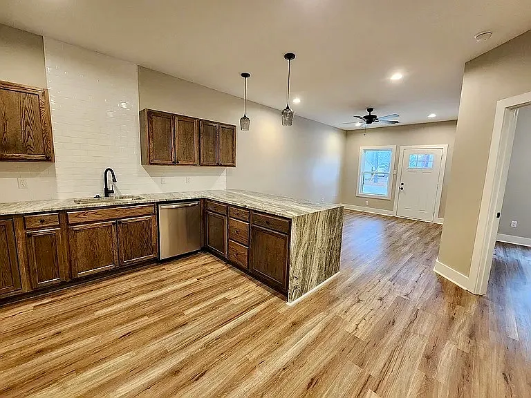 3 bed, 1150 sqft, $1,500 — Photo 2