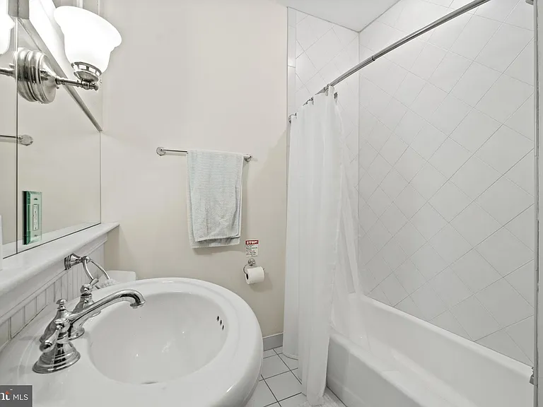 415 William St #A — Photo 10