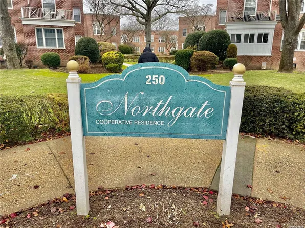 250 Central Avenue #C209, Lawrence, NY 11559