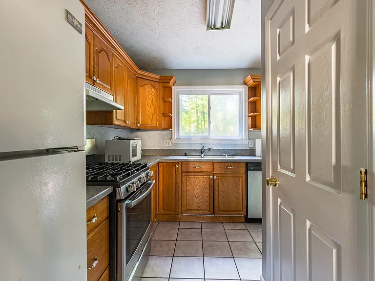 3061 Meadow Wood Ct — Photo 7