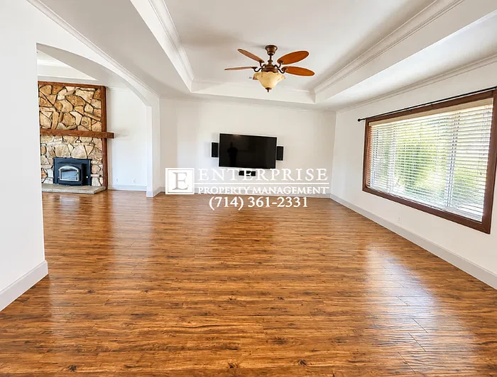 3 bed, 2.0 bath, 1601 sqft, $4,700 — Photo 4