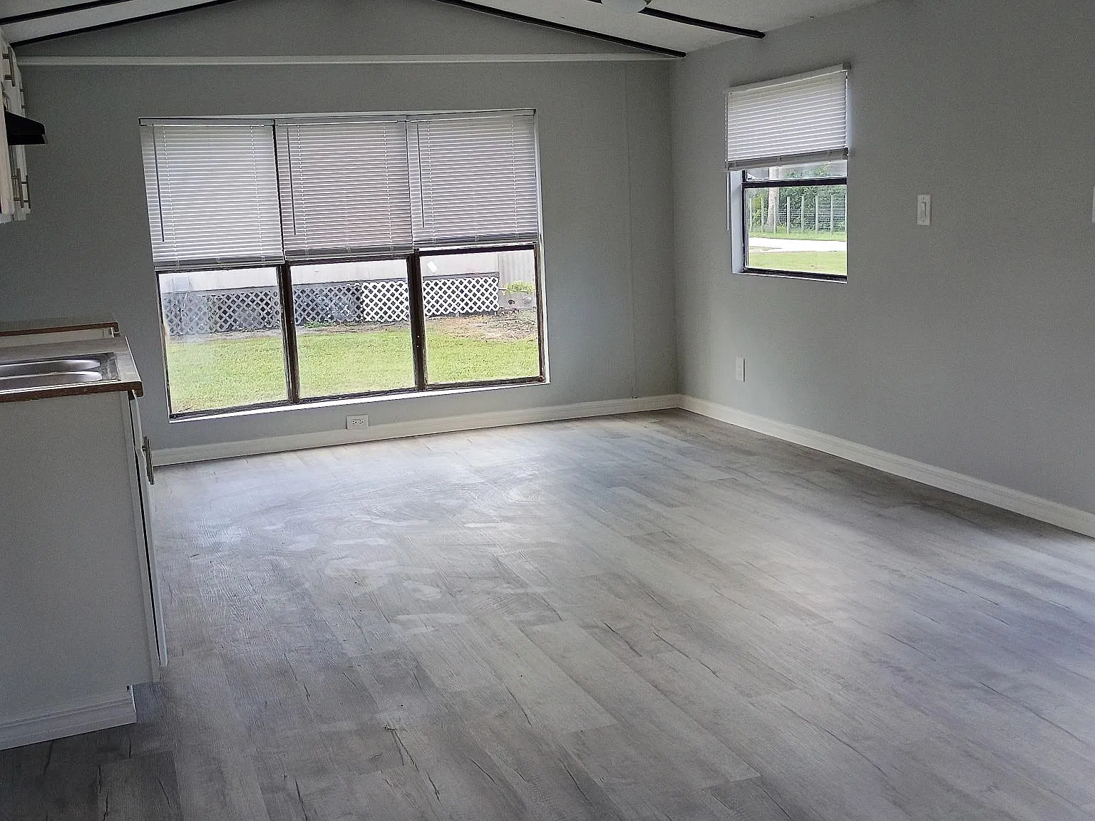 2 bed, 750 sqft, $996 — Photo 3