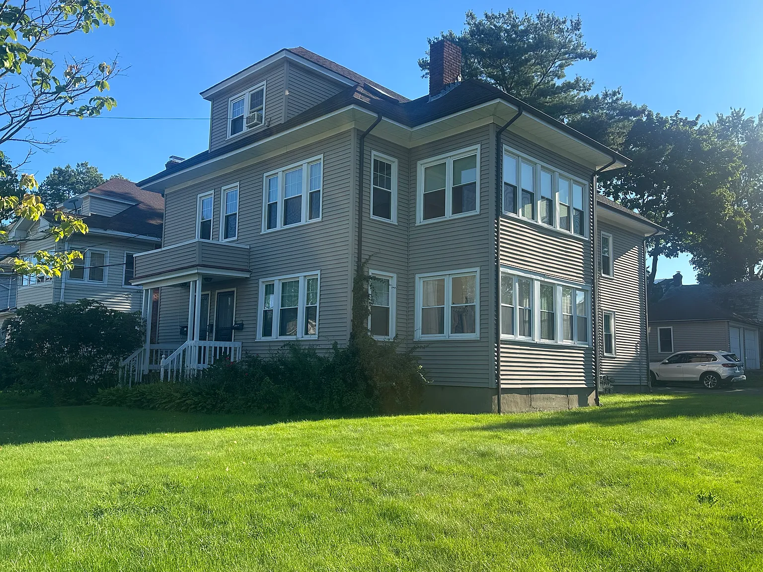 3 bed, 1700 sqft, $2,950 — Photo 2