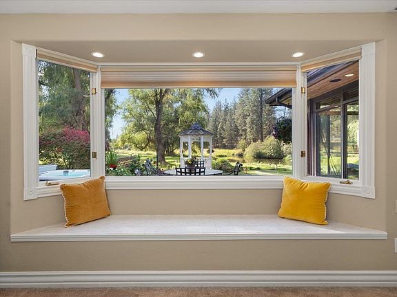 4th image of 3207 E River Glen Dr