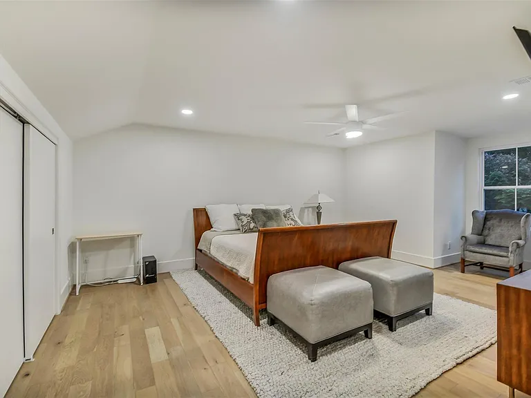 9411 Millbury Dr — Photo 32