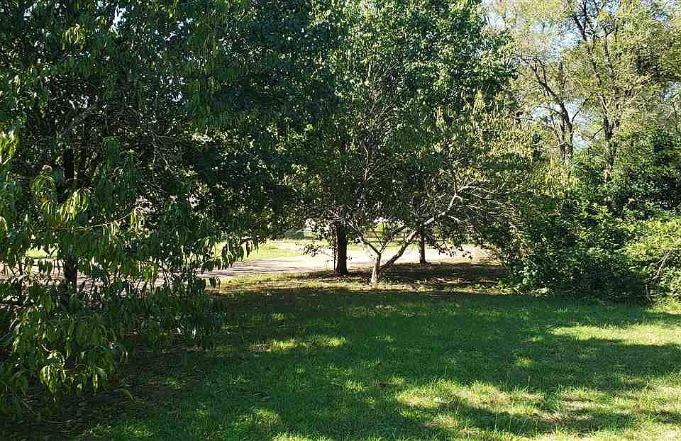 2nd image of 6784 Magnolia