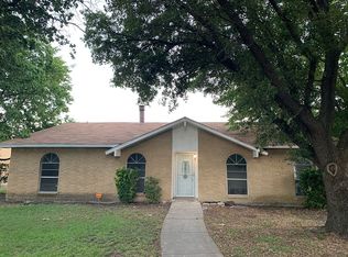 737 Pinoak Dr, Grand Prairie, TX 75052