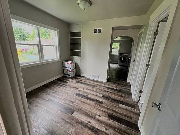 2nd image of 219 Morton St