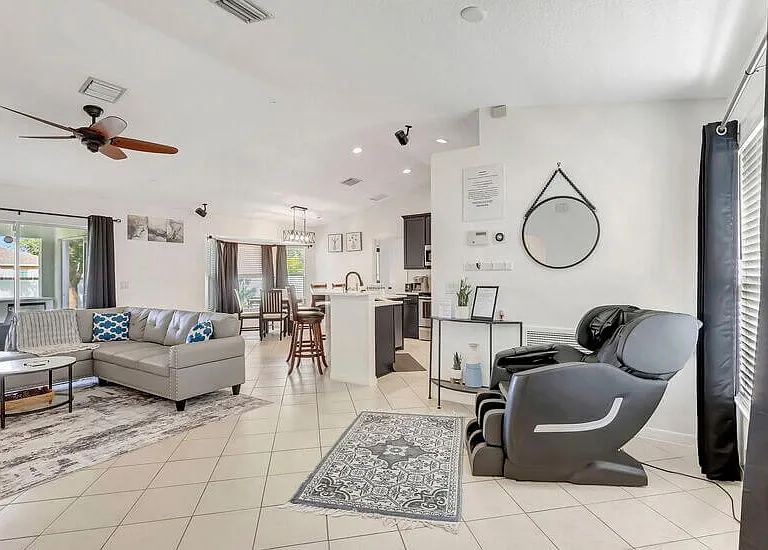 237 SW Twig Ave — Photo 4