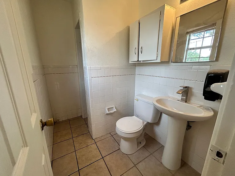 3119 Jarvis St — Photo 7
