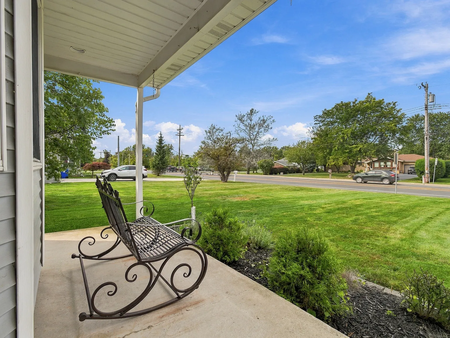4 bed, 2409 sqft, $3,500 — Photo 2