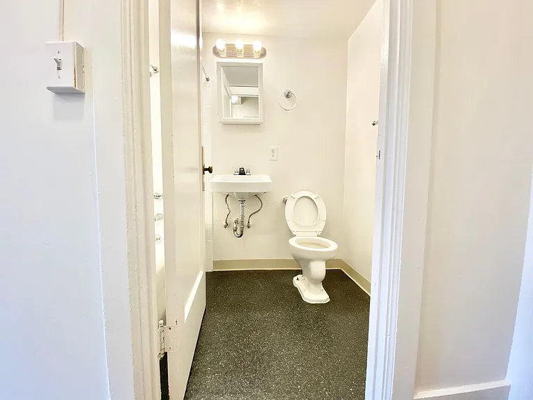 Burlingame Apartments — Photo 10