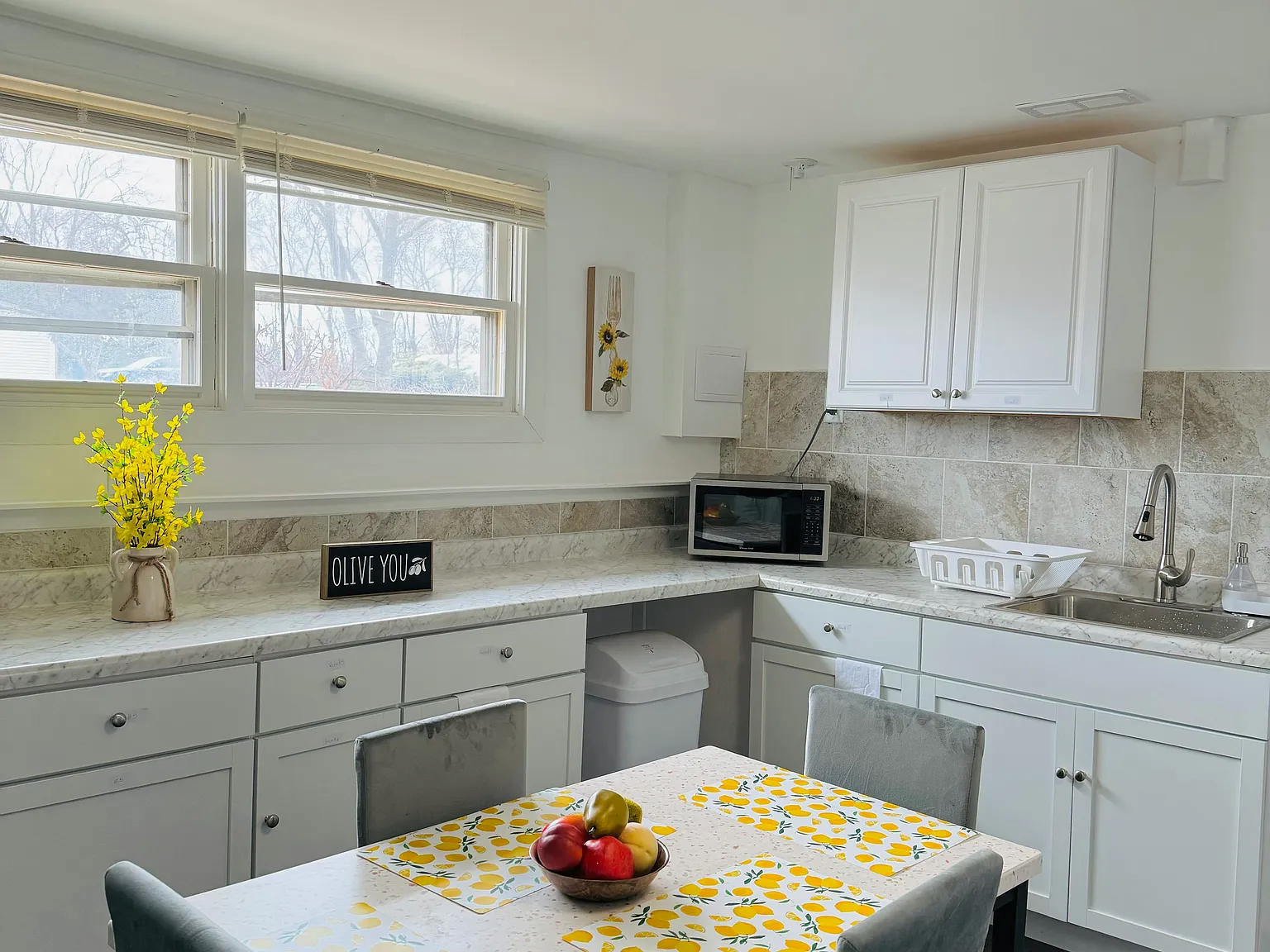 7 bed, 2000 sqft, $935 — Photo 1