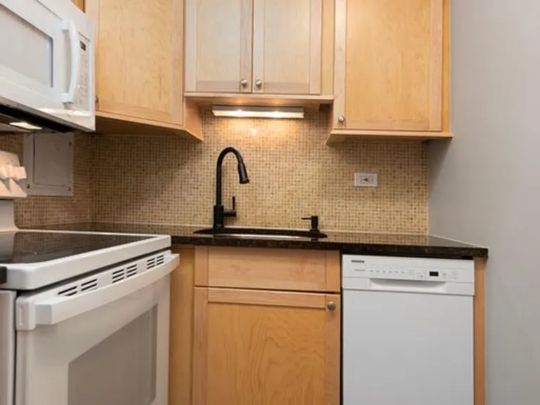 2400 N Lakeview Ave #709 — Photo 13