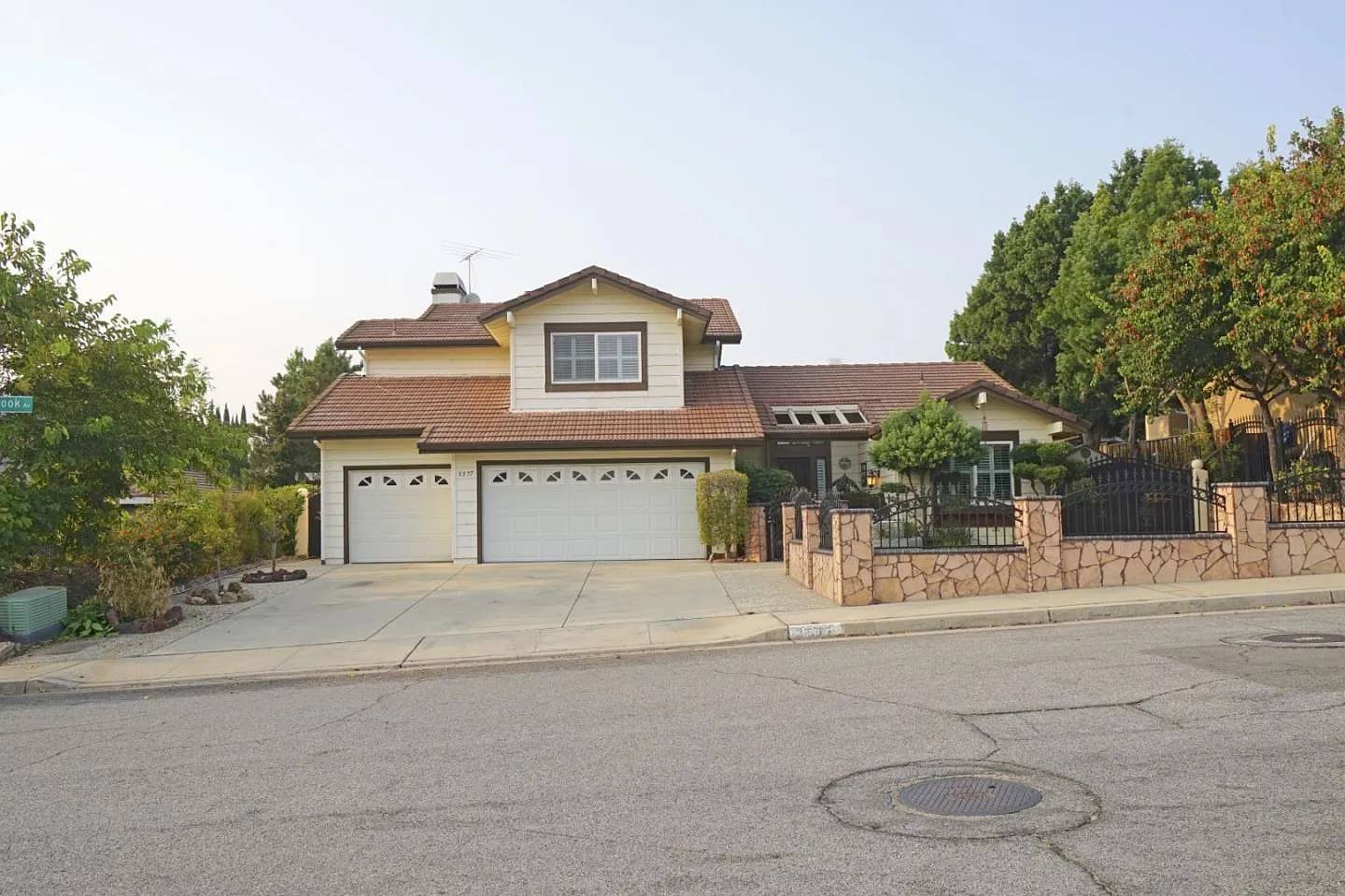 3577 Springbrook Ave photo 1