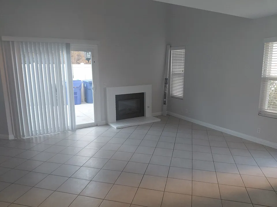 1617 Manzana Way #1