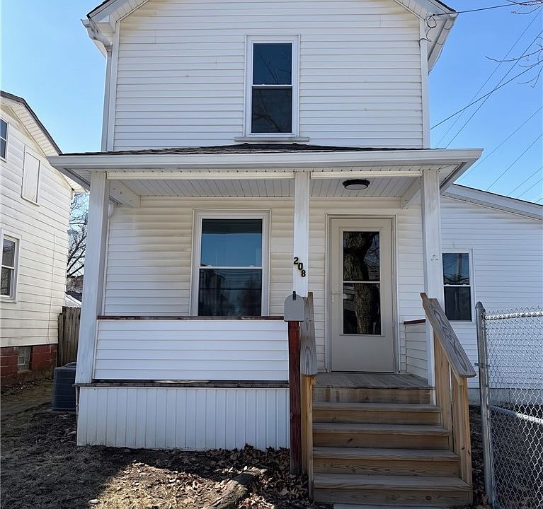 1st image of 208 S 15th St