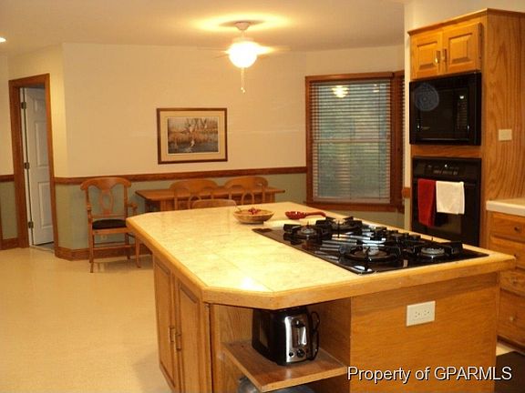 3rd image of 103 Island Ln