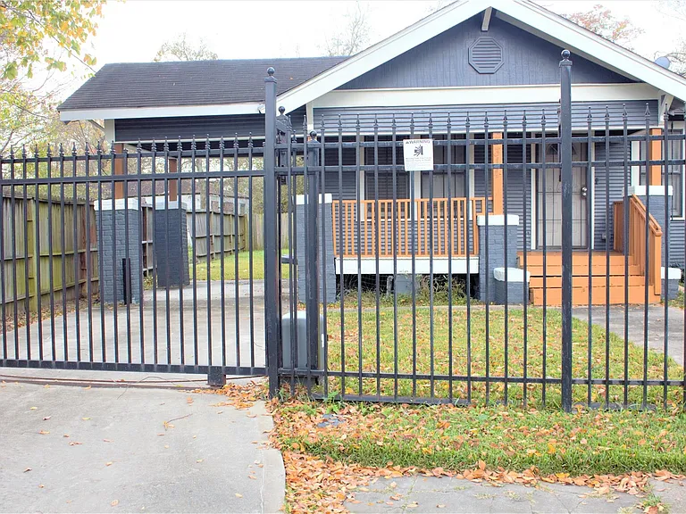 3314 Holman St — Photo 1