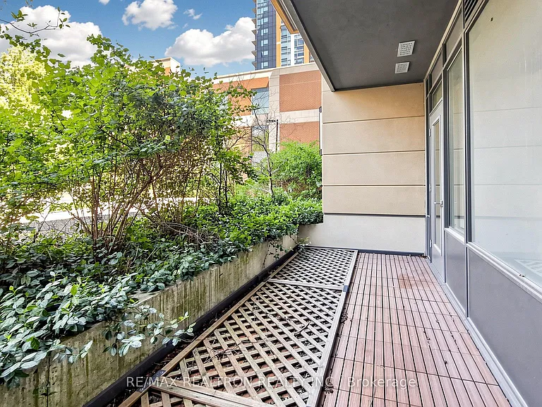18 Uptown Dr #102 — Photo 32