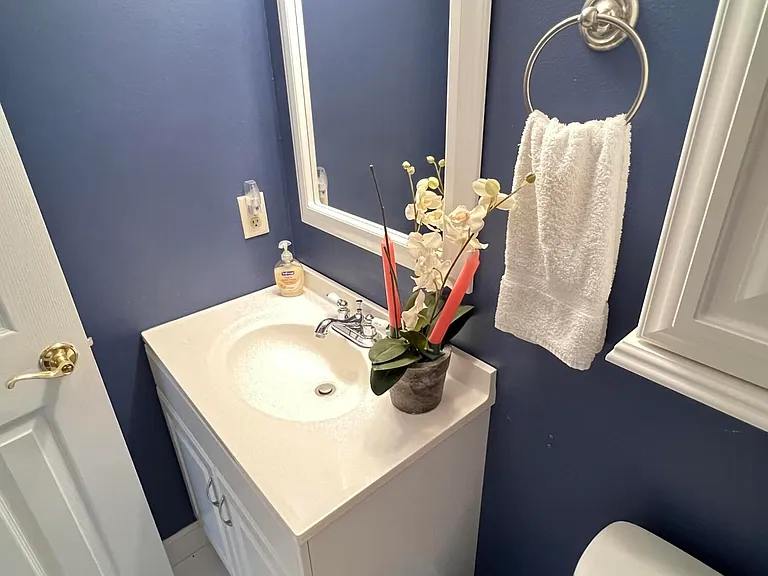 95 Coventry Ln #D — Photo 16