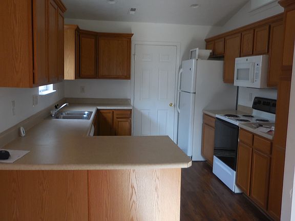 3rd image of 5890 Jamestown Square Ln