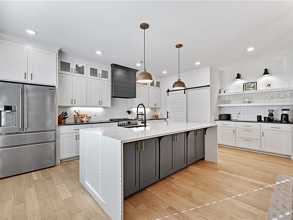 4th image of 1019 Marbella Ct
