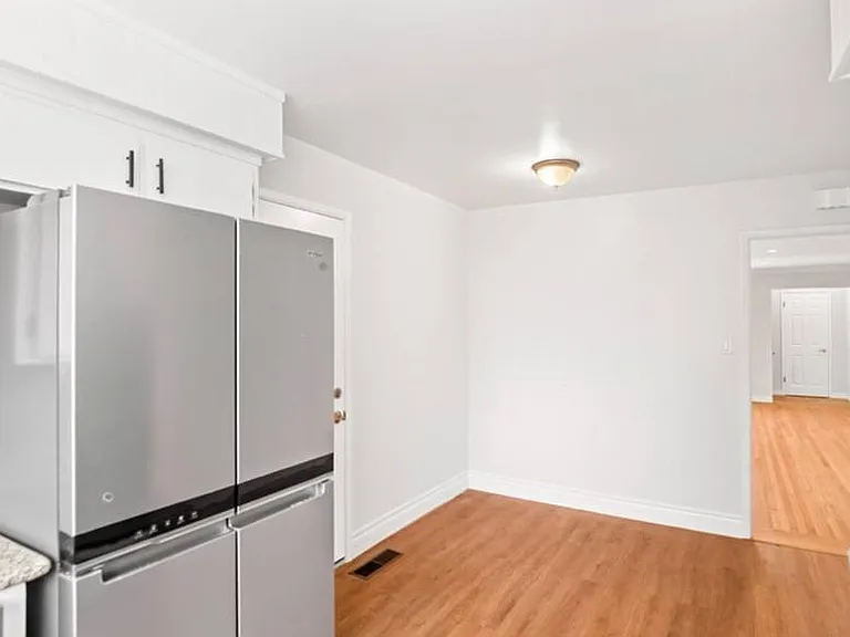 1449 Jeffery Ave — Photo 7