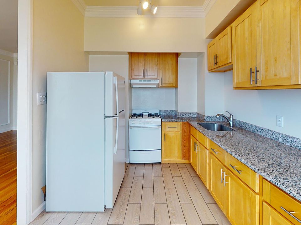 1st image of 899 Green St #406