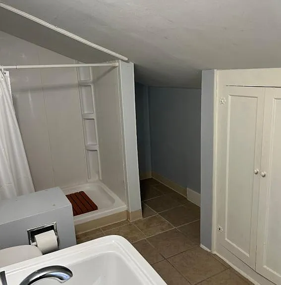 604 1/2 Douglas St #2 — Photo 5