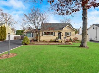55 Gladstone Ave, West Islip, NY 11795