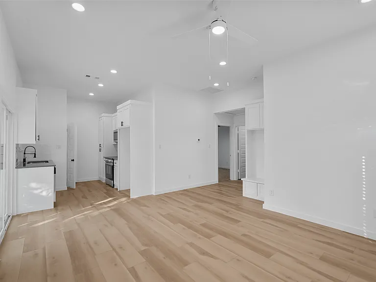 2217 Sayle St #B — Photo 4