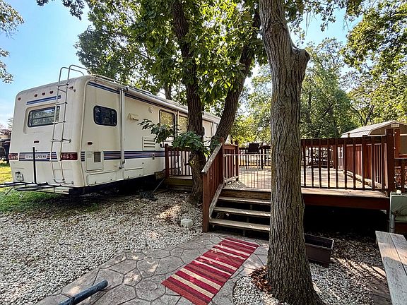 4th image of 17219 Hickory Ct