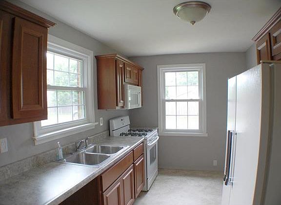 3rd image of 300 W Zupan St