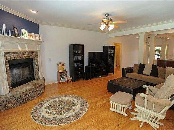 3rd image of 116 Bridge Arbor Ln