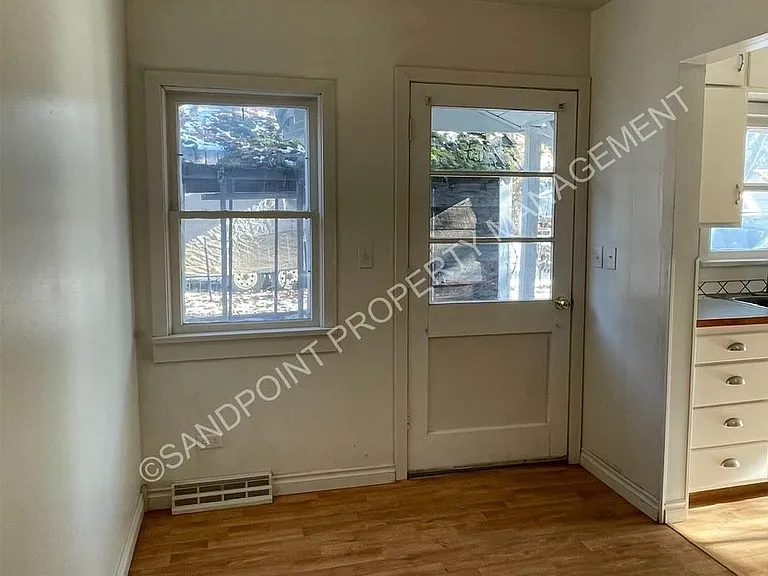 920 Larch St — Photo 20