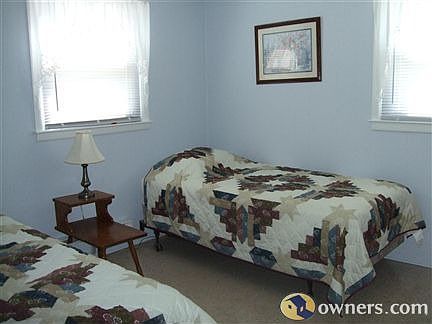 3rd image of 12 E Jeanette Ave