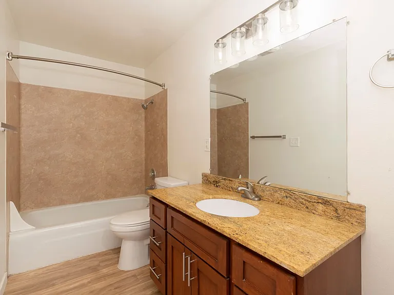 Queen Anne 9 — Photo 27