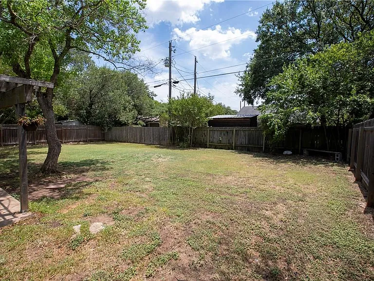 4913 Wing Rd — Photo 22