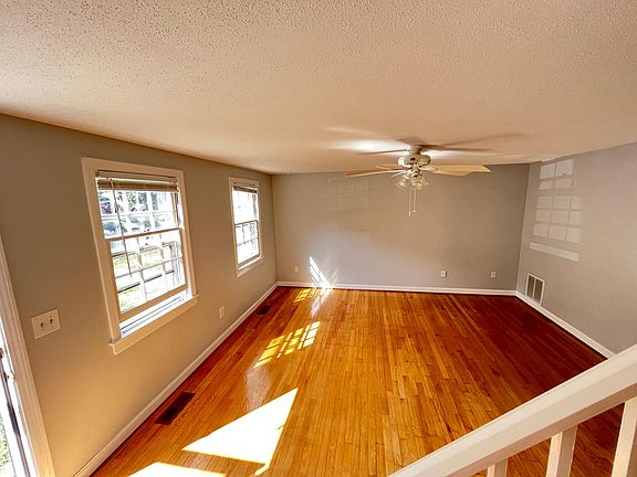 3rd image of 22 Redbud Ln